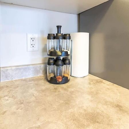 Newly Renovated Modern Condo Near Hospital, Unb Patio & Parking Coffee Saint-Jean Extérieur photo