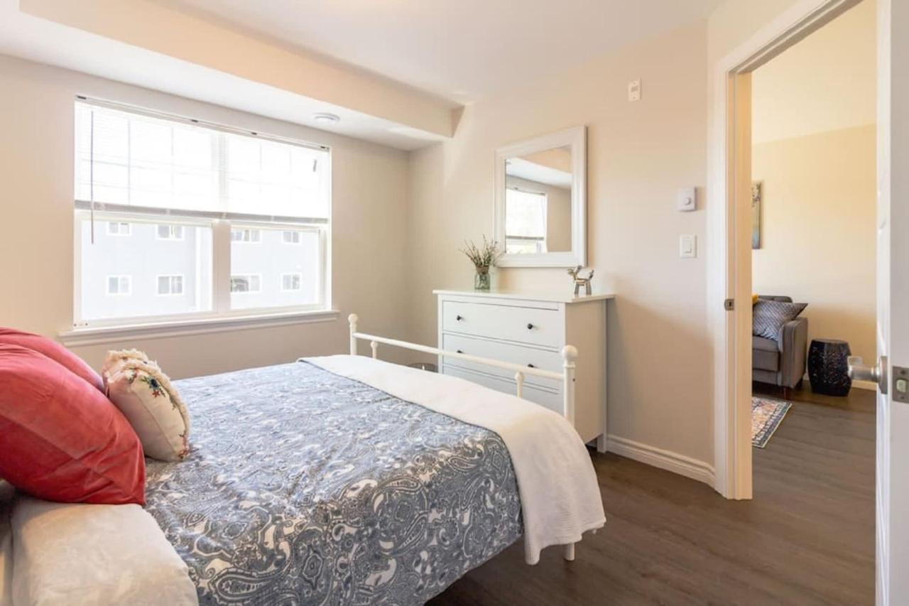 Newly Renovated Modern Condo Near Hospital, Unb Patio & Parking Coffee Saint-Jean Extérieur photo