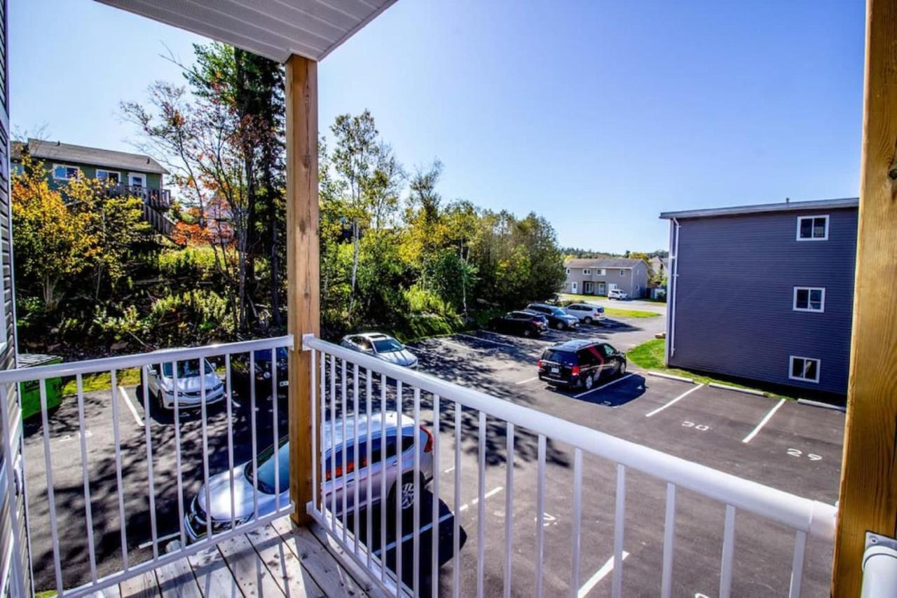 Newly Renovated Modern Condo Near Hospital, Unb Patio & Parking Coffee Saint-Jean Extérieur photo