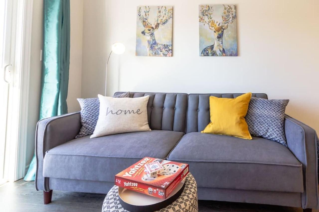 Newly Renovated Modern Condo Near Hospital, Unb Patio & Parking Coffee Saint-Jean Extérieur photo