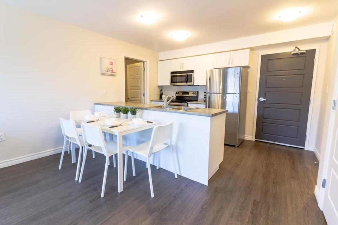 Newly Renovated Modern Condo Near Hospital, Unb Patio & Parking Coffee Saint-Jean Extérieur photo