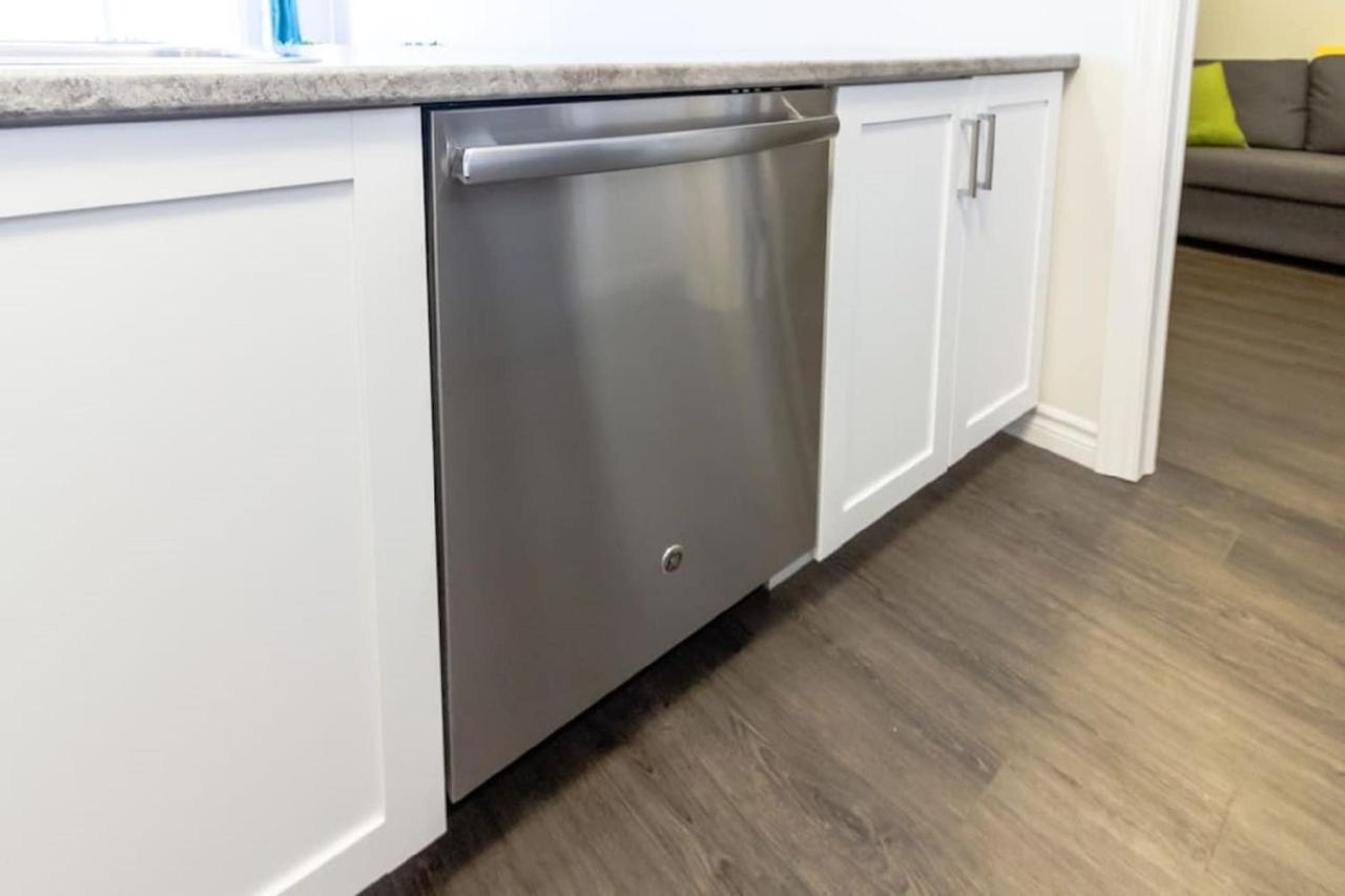 Newly Renovated Modern Condo Near Hospital, Unb Patio & Parking Coffee Saint-Jean Extérieur photo