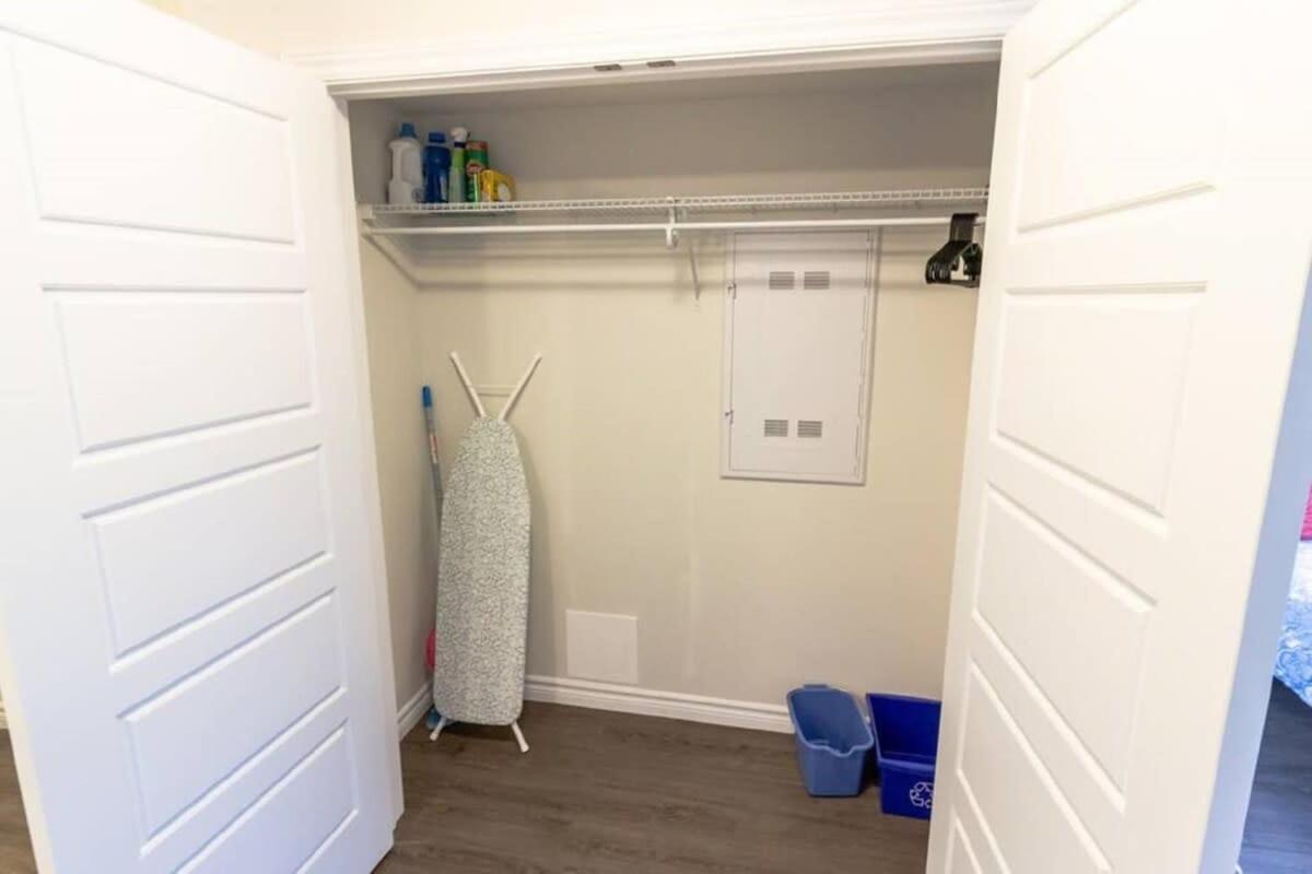 Newly Renovated Modern Condo Near Hospital, Unb Patio & Parking Coffee Saint-Jean Extérieur photo