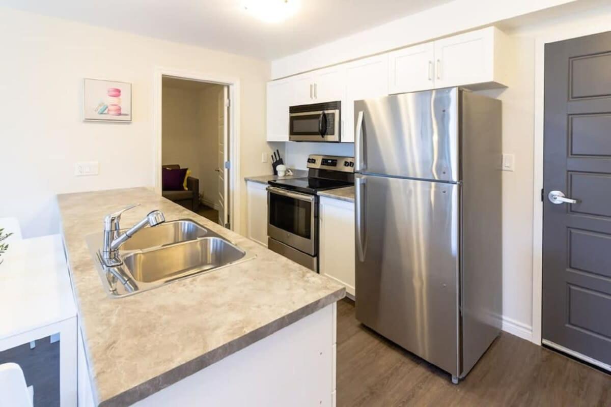 Newly Renovated Modern Condo Near Hospital, Unb Patio & Parking Coffee Saint-Jean Extérieur photo