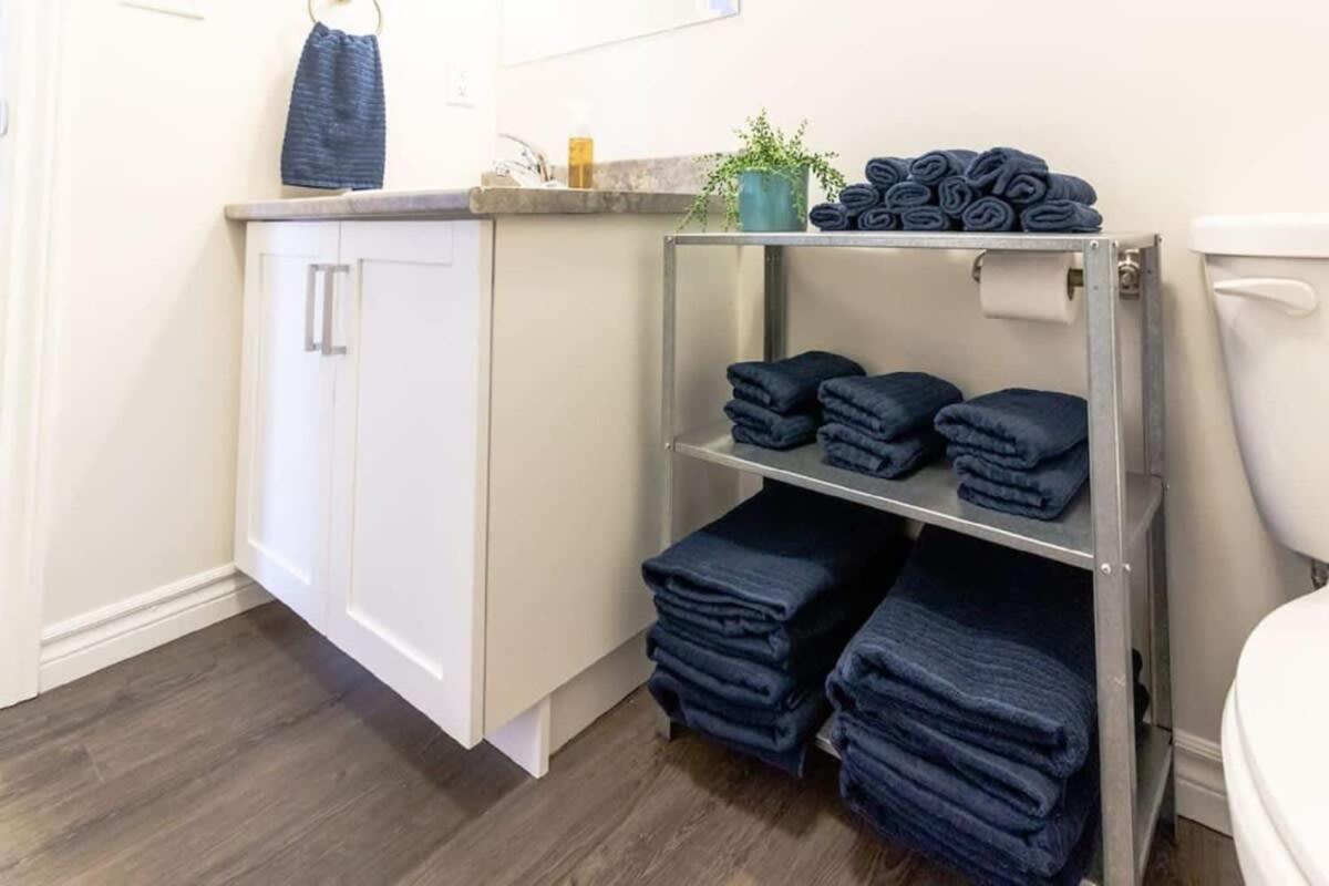 Newly Renovated Modern Condo Near Hospital, Unb Patio & Parking Coffee Saint-Jean Extérieur photo