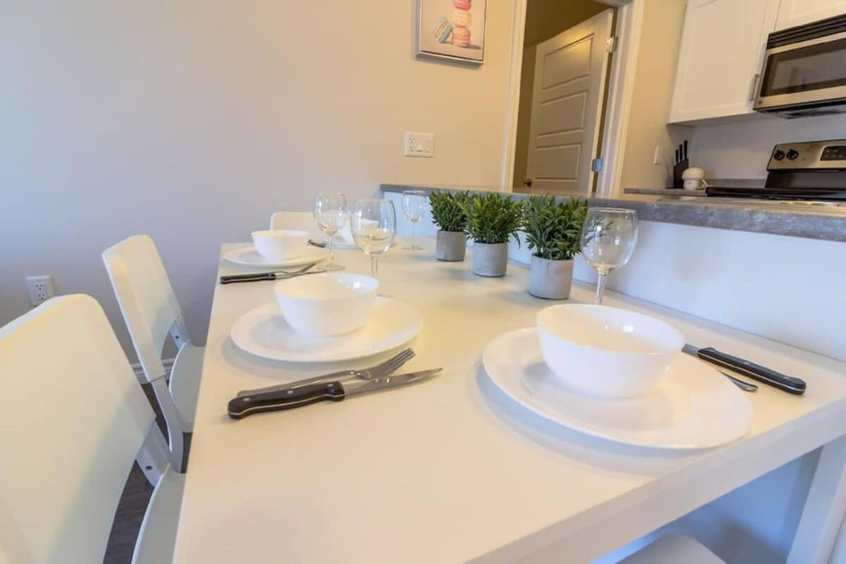 Newly Renovated Modern Condo Near Hospital, Unb Patio & Parking Coffee Saint-Jean Extérieur photo