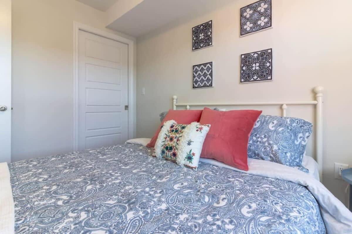 Newly Renovated Modern Condo Near Hospital, Unb Patio & Parking Coffee Saint-Jean Extérieur photo