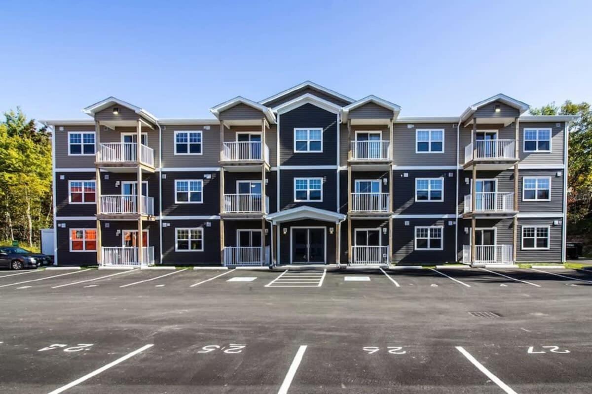 Newly Renovated Modern Condo Near Hospital, Unb Patio & Parking Coffee Saint-Jean Extérieur photo
